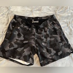 Men’s active workout shorts lined